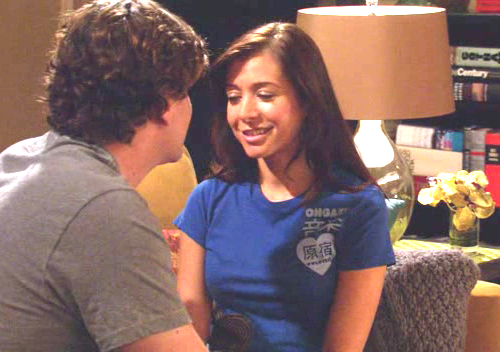 Alyson Hannigan wearing Harajuku Lovers T-Shirt Alyson Hannigan wearing Harajuku Lovers T-Shirt in How I Met Your Mother