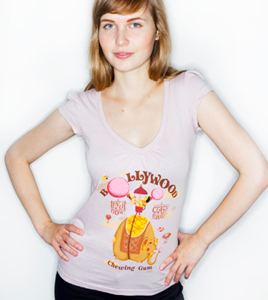 Elefant gum (MADEMOISELLE) T-Shirt by piu-piu at LaFraise