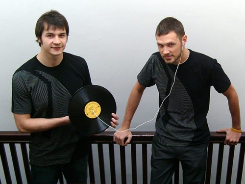 Listen to the B-Side by thatrobert Listen to the B-Side T-Shirt by thatrobert
